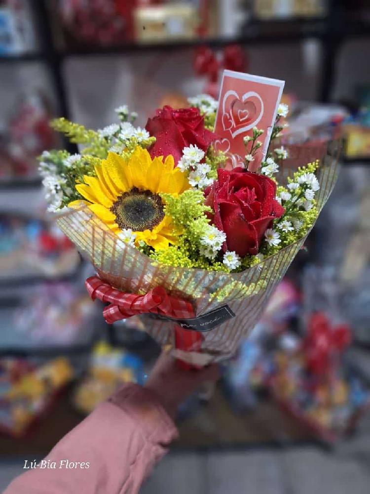 Buque-2-rosas-1-girassol